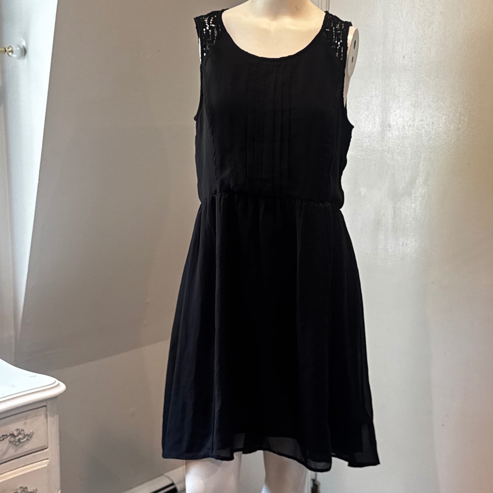 H&M Black Sleeveless High-Low Dress Lace Shoulder Pintuck Detail | Size 10